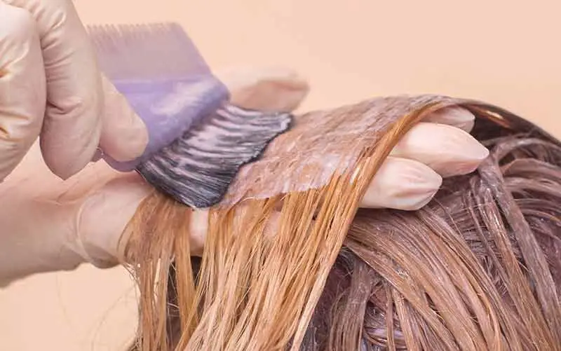 how long to leave bleach on wet hair
